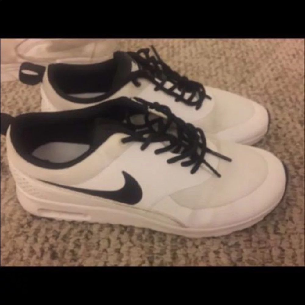 White nike Thea